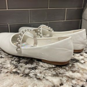 Sparkling white shoes size 3